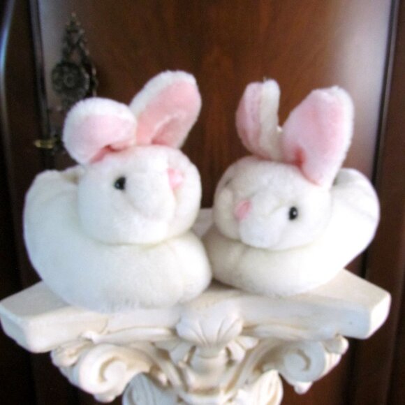 BUNNY SLIPPERS, KIDS' 1 - 2, NWOT, WHITE RABBITS w PINK EARS & TAIL, SO SOFT! - Picture 2 of 8
